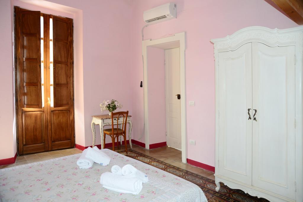 ホテル Il Corso 41 Openhouse ボーザ 部屋 写真